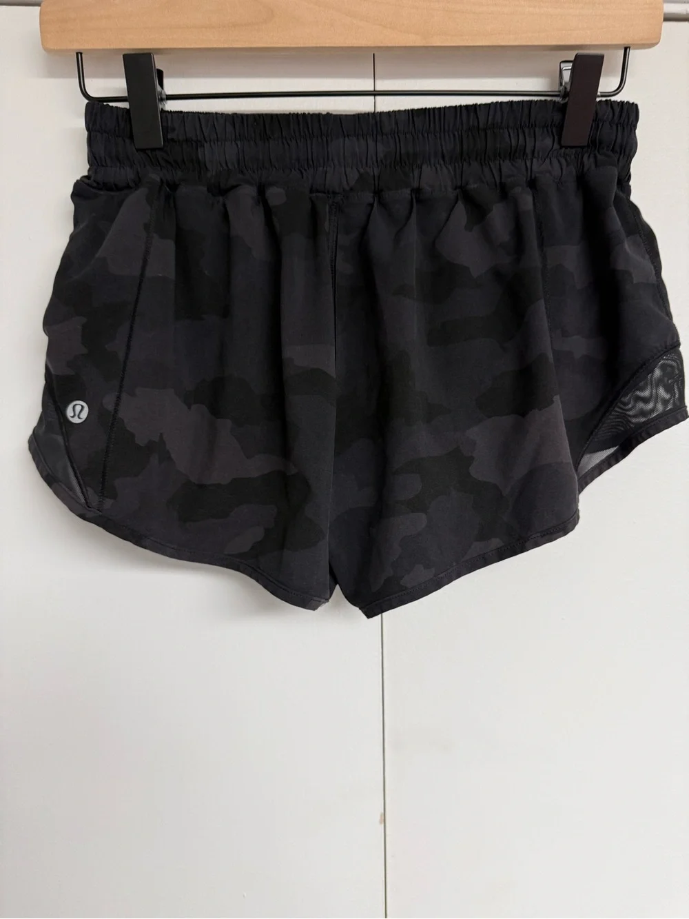 lululemon Hotty Hot Low-Rise Lined Shorts Heritage 365 Camo Size 6